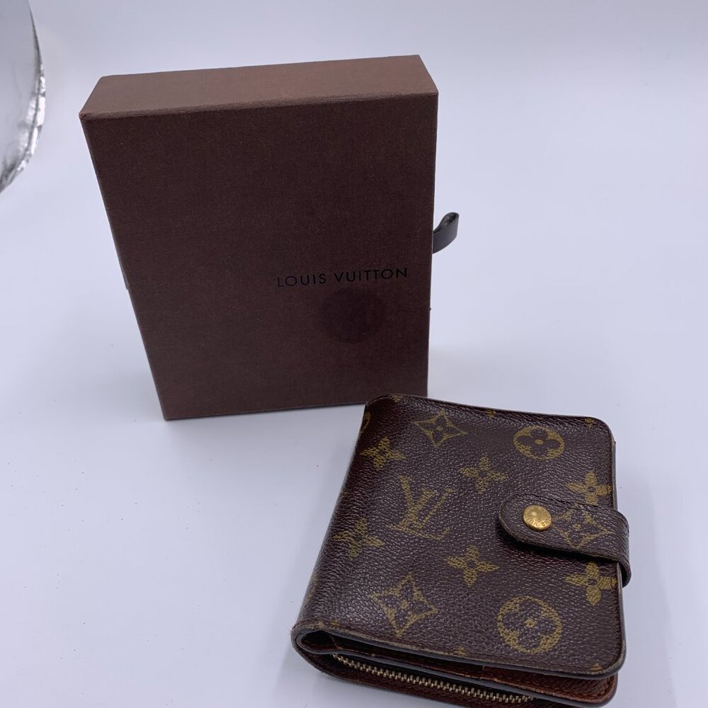 Authentic LOUIS VUITTON Monogram Compact Wallet - Picture 6 of 16
